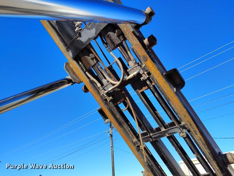 image for item DT0822 1995 Peterbilt 320 roll-off container truck