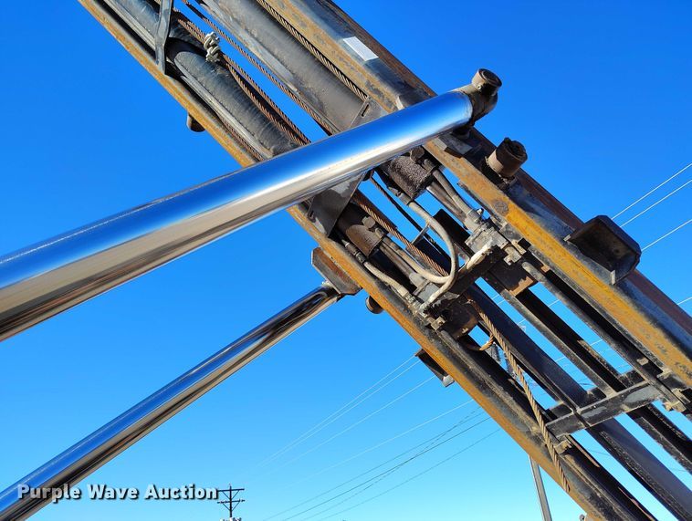 image for item DT0822 1995 Peterbilt 320 roll-off container truck