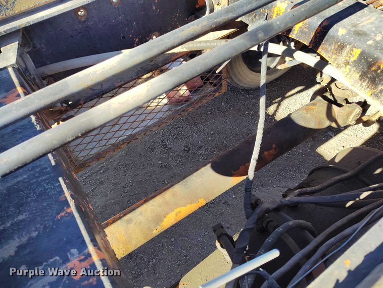 image for item DT0822 1995 Peterbilt 320 roll-off container truck