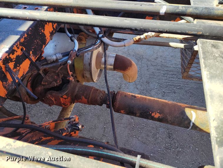 image for item DT0822 1995 Peterbilt 320 roll-off container truck