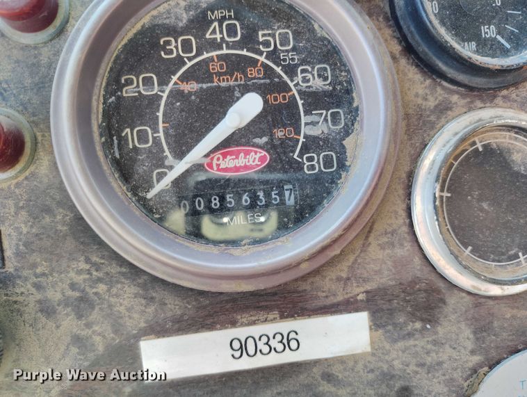 image for item DT0822 1995 Peterbilt 320 roll-off container truck