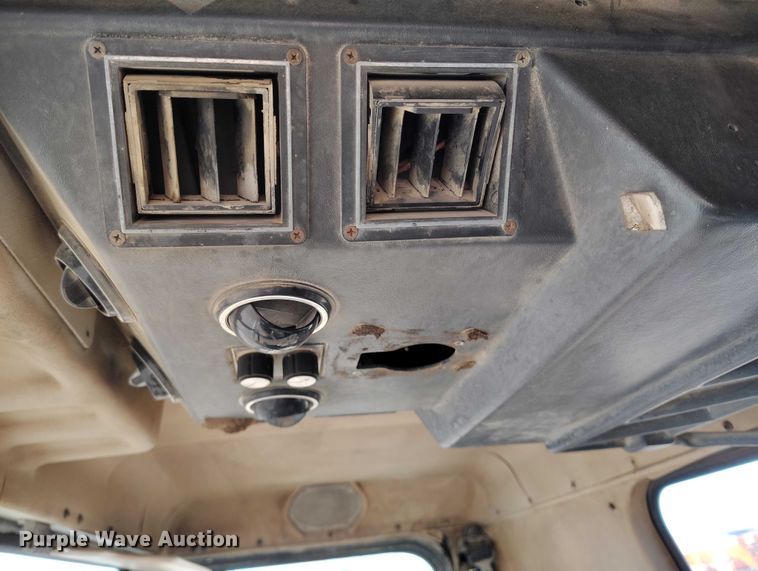 image for item DT0822 1995 Peterbilt 320 roll-off container truck