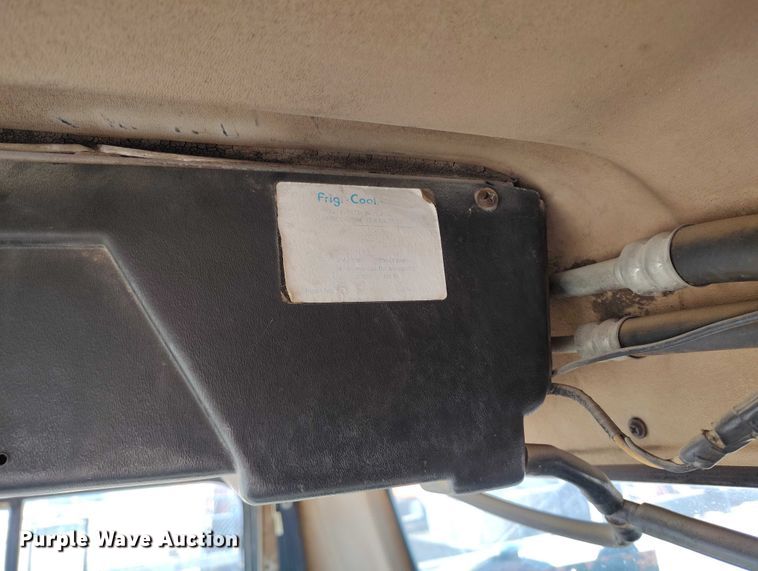 image for item DT0822 1995 Peterbilt 320 roll-off container truck