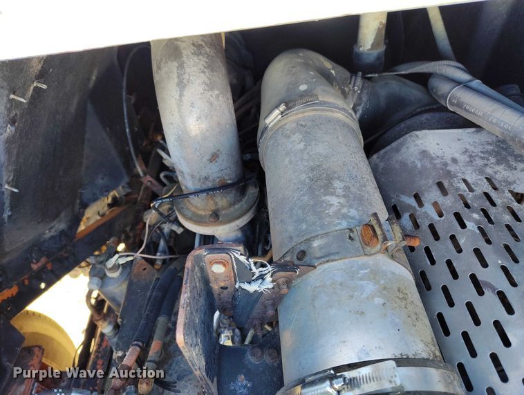 image for item DT0822 1995 Peterbilt 320 roll-off container truck