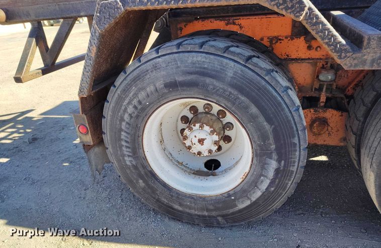 image for item DT0822 1995 Peterbilt 320 roll-off container truck