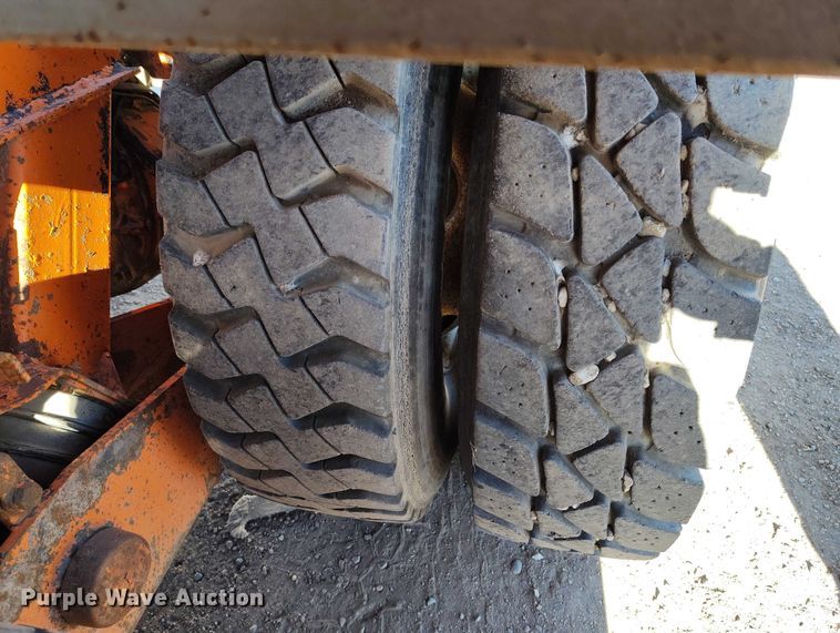 image for item DT0822 1995 Peterbilt 320 roll-off container truck