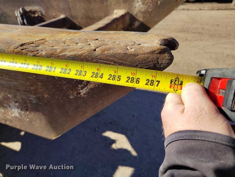 image for item DT0823 1987 Mack MR688S roll-off container truck