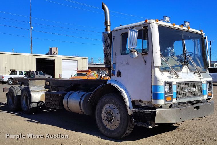 image for item DT0823 1987 Mack MR688S roll-off container truck