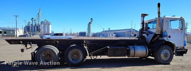 image for item DT0823 1987 Mack MR688S roll-off container truck