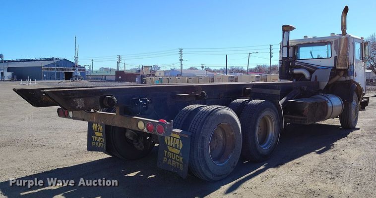 image for item DT0823 1987 Mack MR688S roll-off container truck