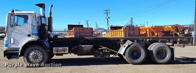image for item DT0823 1987 Mack MR688S roll-off container truck
