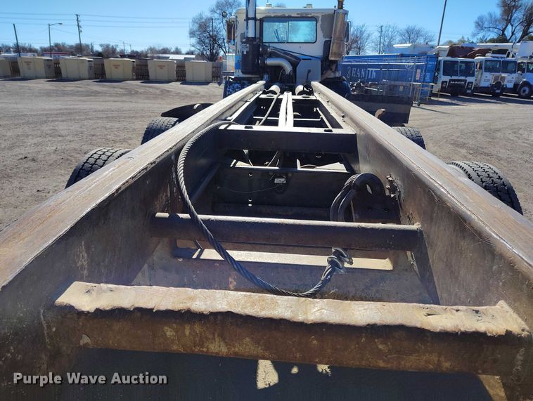 image for item DT0823 1987 Mack MR688S roll-off container truck