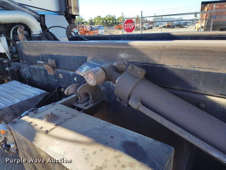 image for item DT0823 1987 Mack MR688S roll-off container truck