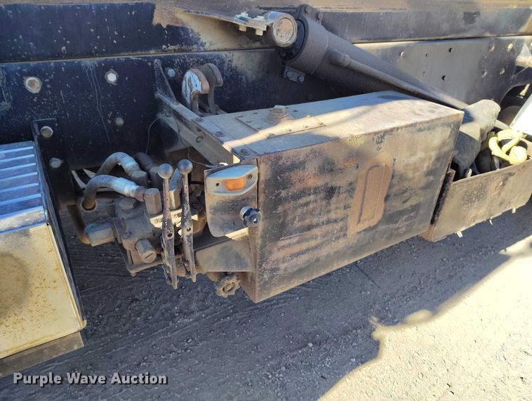 image for item DT0823 1987 Mack MR688S roll-off container truck