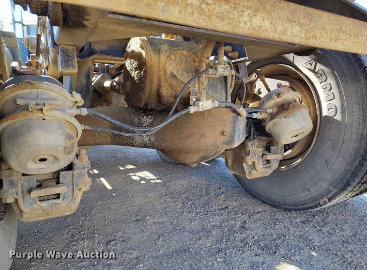 image for item DT0823 1987 Mack MR688S roll-off container truck