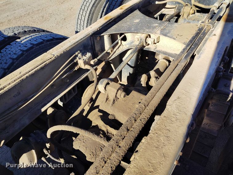 image for item DT0823 1987 Mack MR688S roll-off container truck