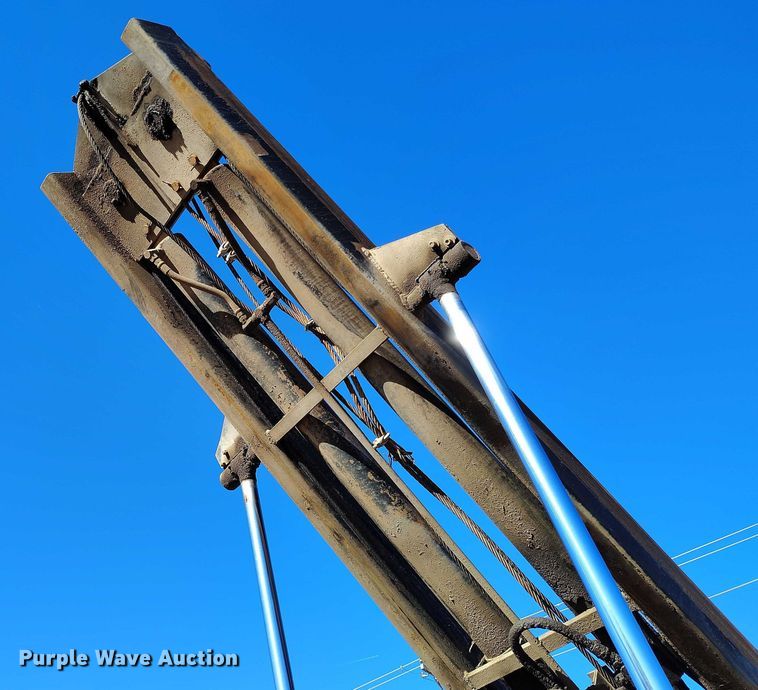 image for item DT0823 1987 Mack MR688S roll-off container truck