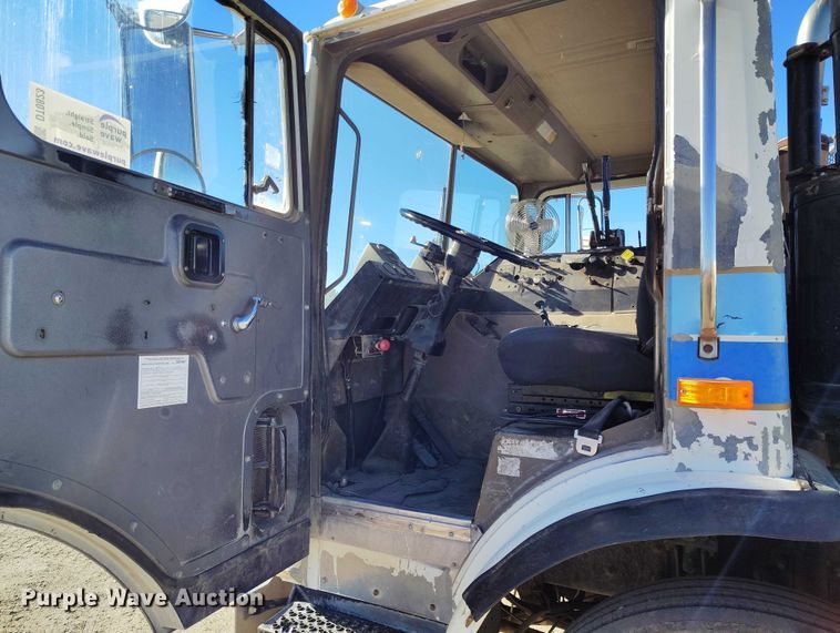 image for item DT0823 1987 Mack MR688S roll-off container truck