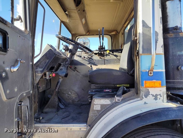 image for item DT0823 1987 Mack MR688S roll-off container truck