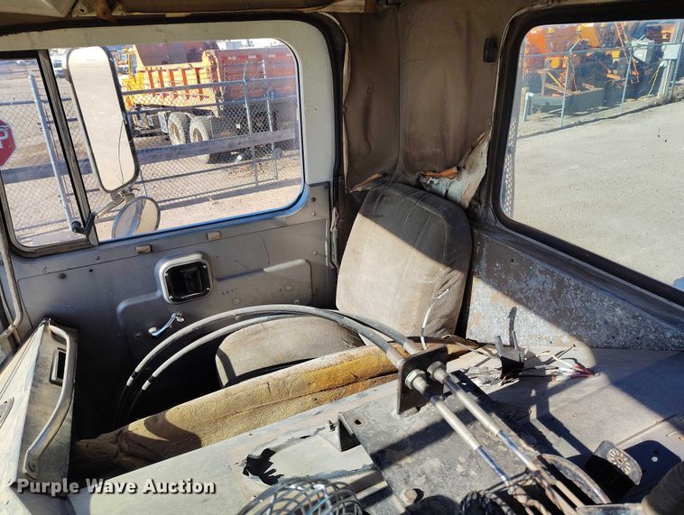 image for item DT0823 1987 Mack MR688S roll-off container truck