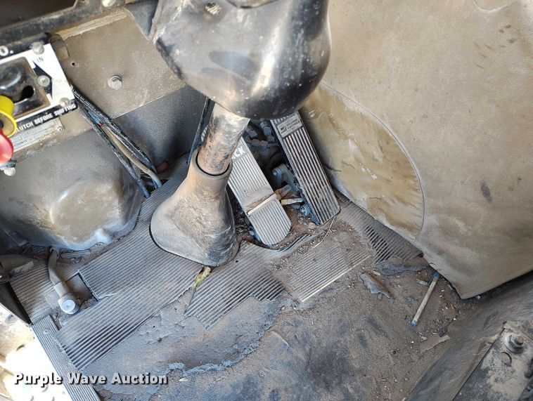 image for item DT0823 1987 Mack MR688S roll-off container truck