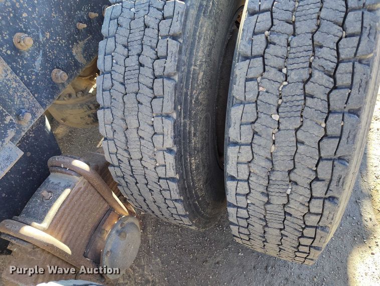 image for item DT0823 1987 Mack MR688S roll-off container truck