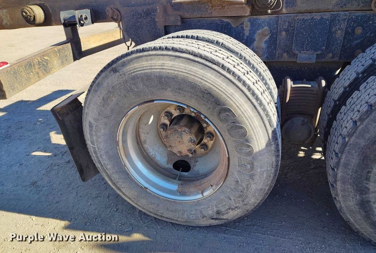 image for item DT0823 1987 Mack MR688S roll-off container truck