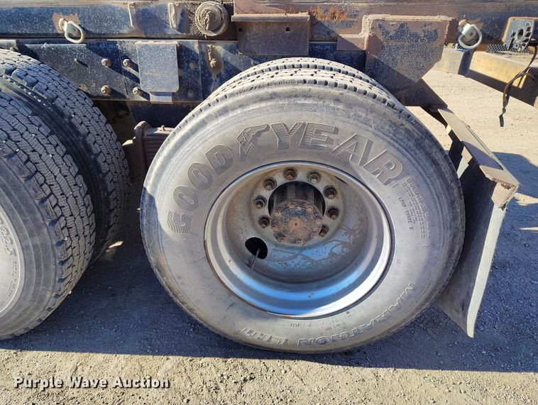 image for item DT0823 1987 Mack MR688S roll-off container truck