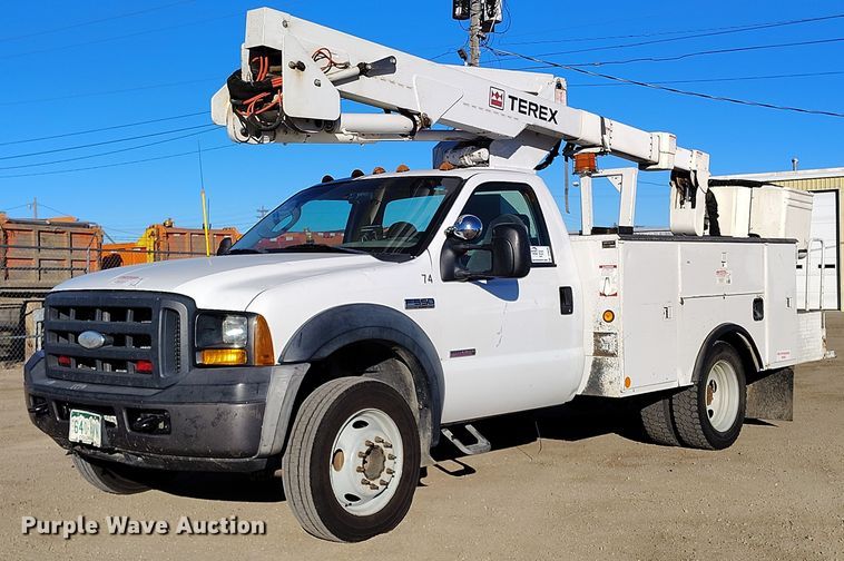 image for item DT0826 2006 Ford F550 Super Duty bucket truck