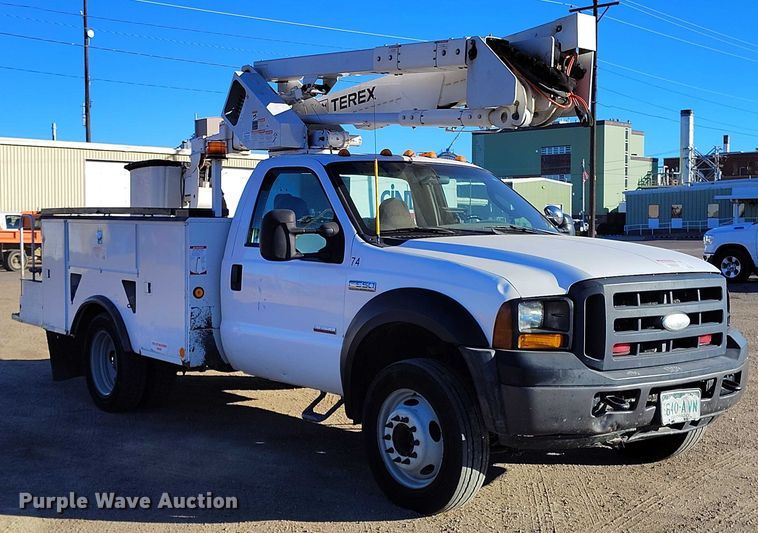 image for item DT0826 2006 Ford F550 Super Duty bucket truck