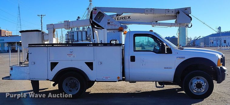 image for item DT0826 2006 Ford F550 Super Duty bucket truck