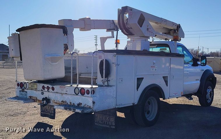 image for item DT0826 2006 Ford F550 Super Duty bucket truck