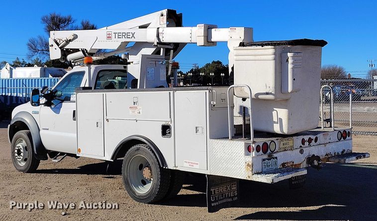 image for item DT0826 2006 Ford F550 Super Duty bucket truck