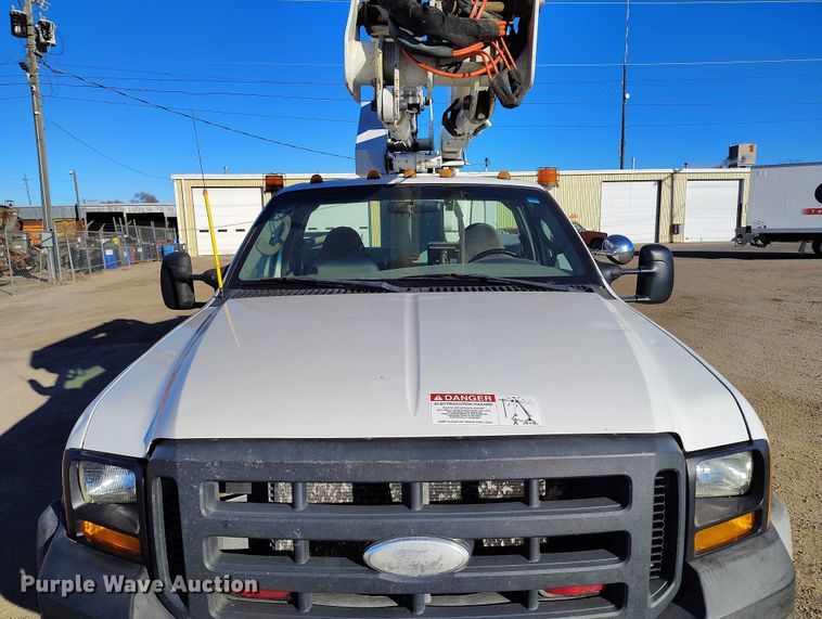 image for item DT0826 2006 Ford F550 Super Duty bucket truck