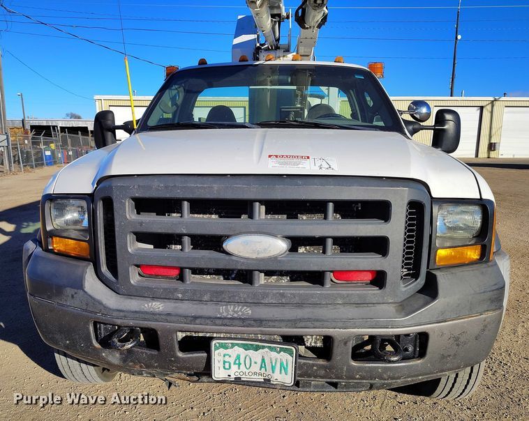 image for item DT0826 2006 Ford F550 Super Duty bucket truck