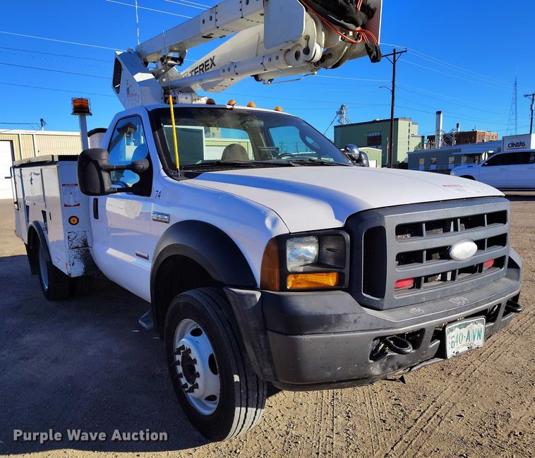 image for item DT0826 2006 Ford F550 Super Duty bucket truck