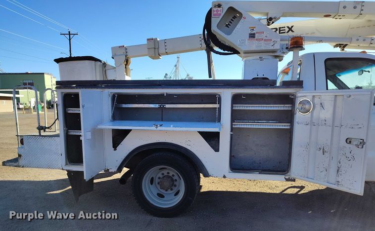 image for item DT0826 2006 Ford F550 Super Duty bucket truck