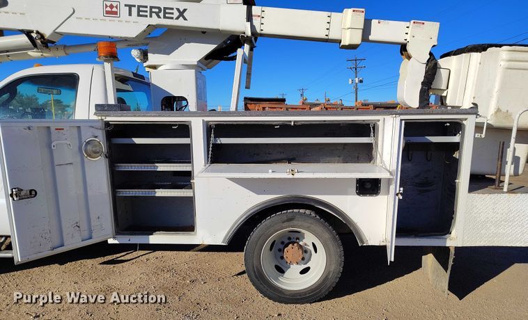 image for item DT0826 2006 Ford F550 Super Duty bucket truck