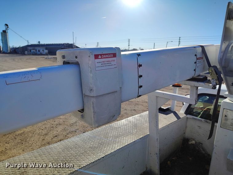 image for item DT0826 2006 Ford F550 Super Duty bucket truck