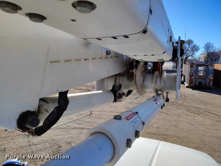image for item DT0826 2006 Ford F550 Super Duty bucket truck