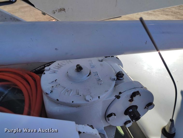 image for item DT0826 2006 Ford F550 Super Duty bucket truck