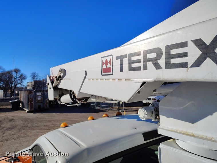 image for item DT0826 2006 Ford F550 Super Duty bucket truck