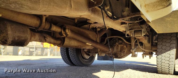 image for item DT0826 2006 Ford F550 Super Duty bucket truck