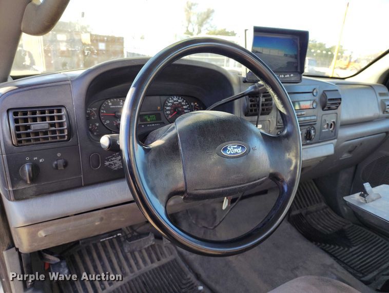 image for item DT0826 2006 Ford F550 Super Duty bucket truck