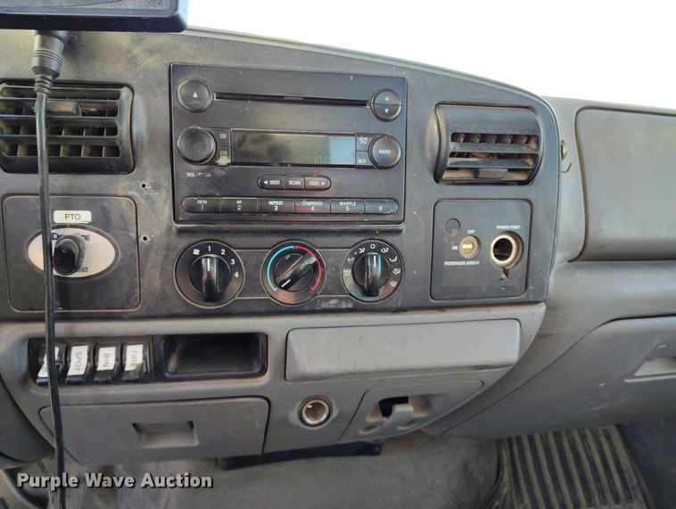 image for item DT0826 2006 Ford F550 Super Duty bucket truck