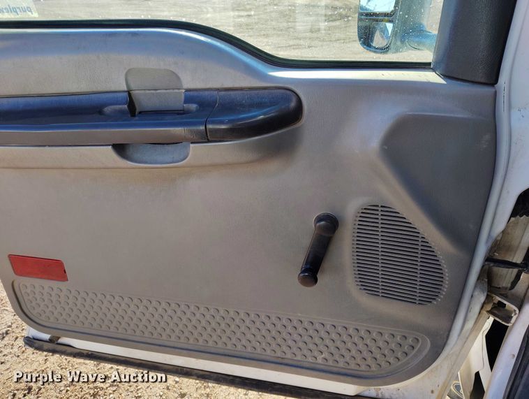 image for item DT0826 2006 Ford F550 Super Duty bucket truck