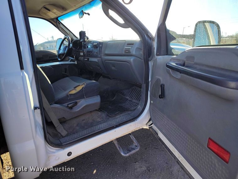 image for item DT0826 2006 Ford F550 Super Duty bucket truck