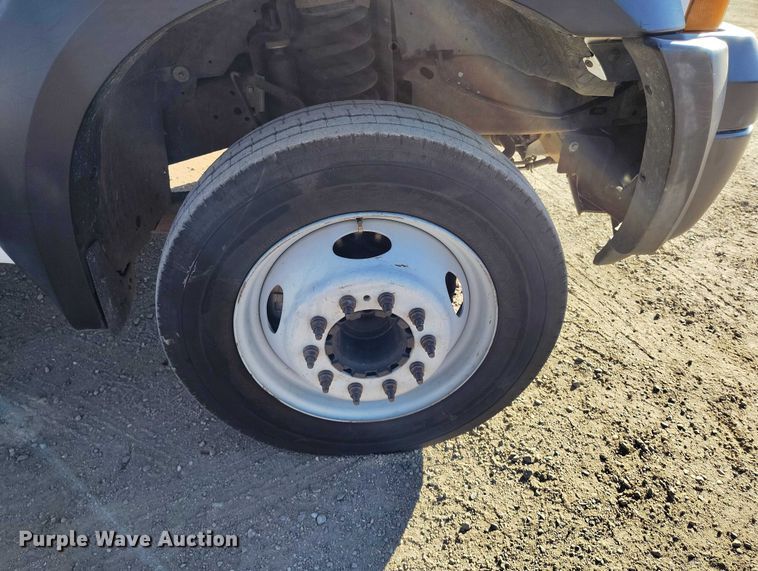 image for item DT0826 2006 Ford F550 Super Duty bucket truck