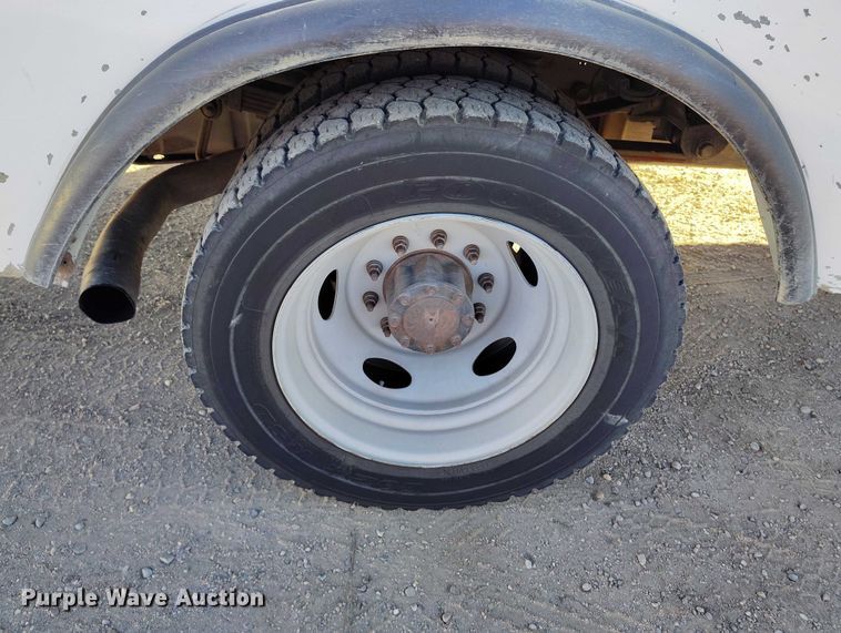 image for item DT0826 2006 Ford F550 Super Duty bucket truck