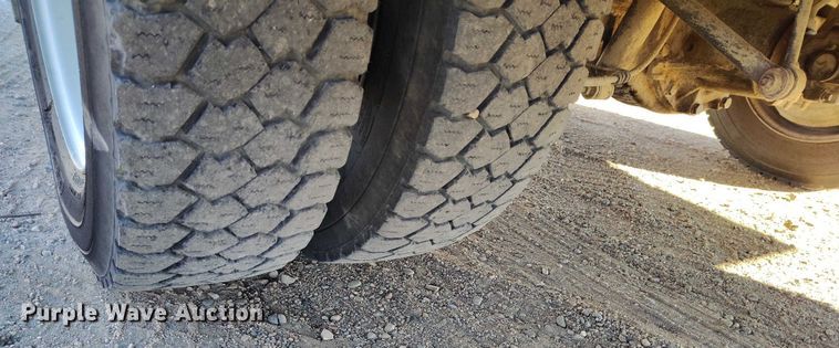 image for item DT0826 2006 Ford F550 Super Duty bucket truck